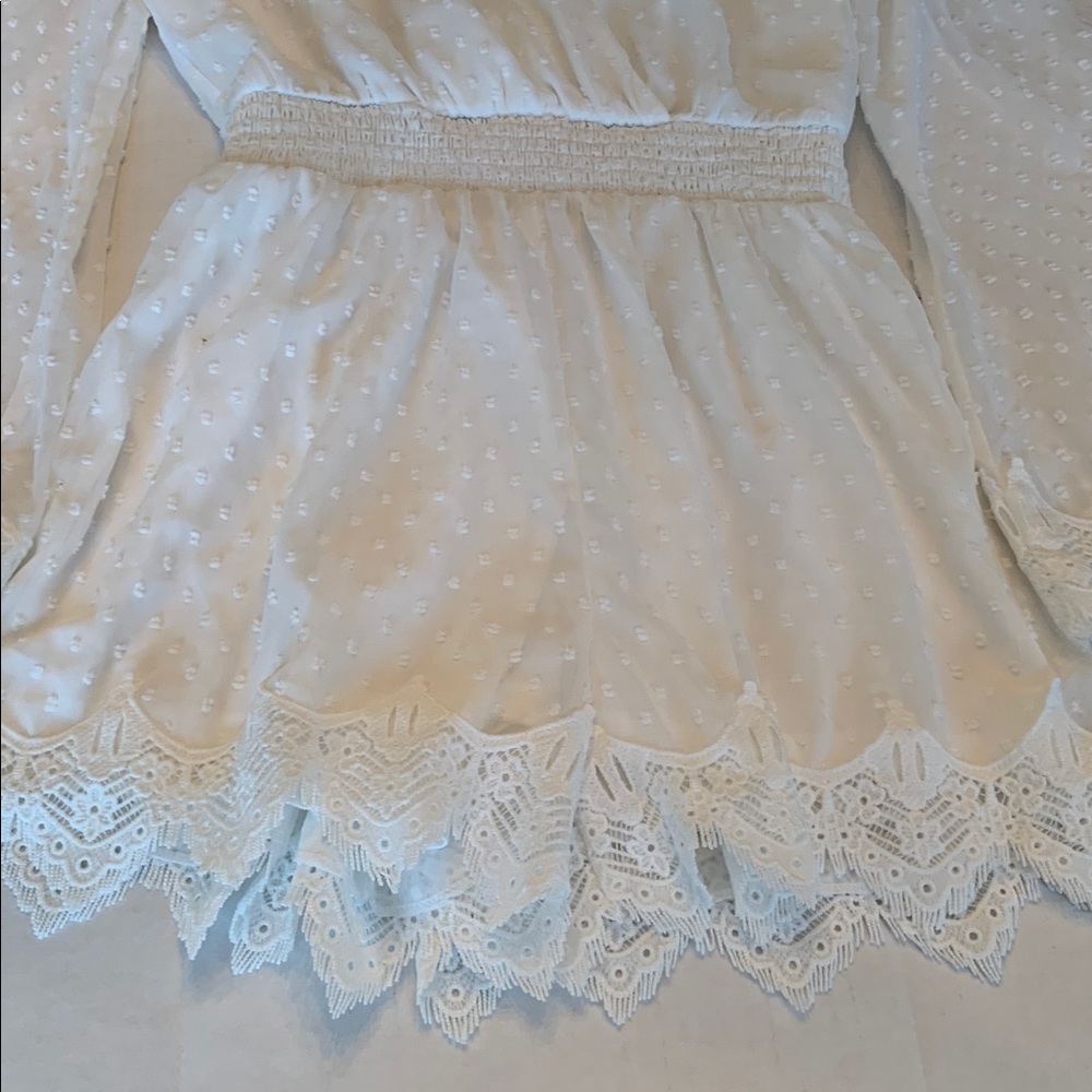 EUC Lulu's White Swiss Dot Lace Bell Sleeve Romper size Small - Picture 6 of 13